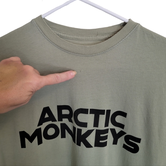 🆕️ Arctic Monkeys Logo 2023 US Tour Tee in Pistachio - Picture 7 of 8